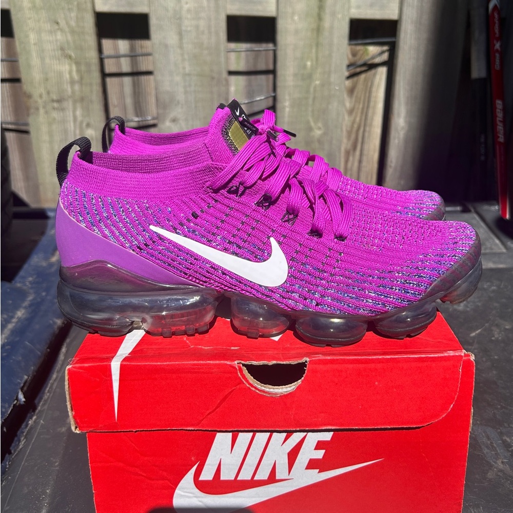 Nike Air VaporMax Flyknit 3 Vivid Purple
Size 9.5 / 11 in womens